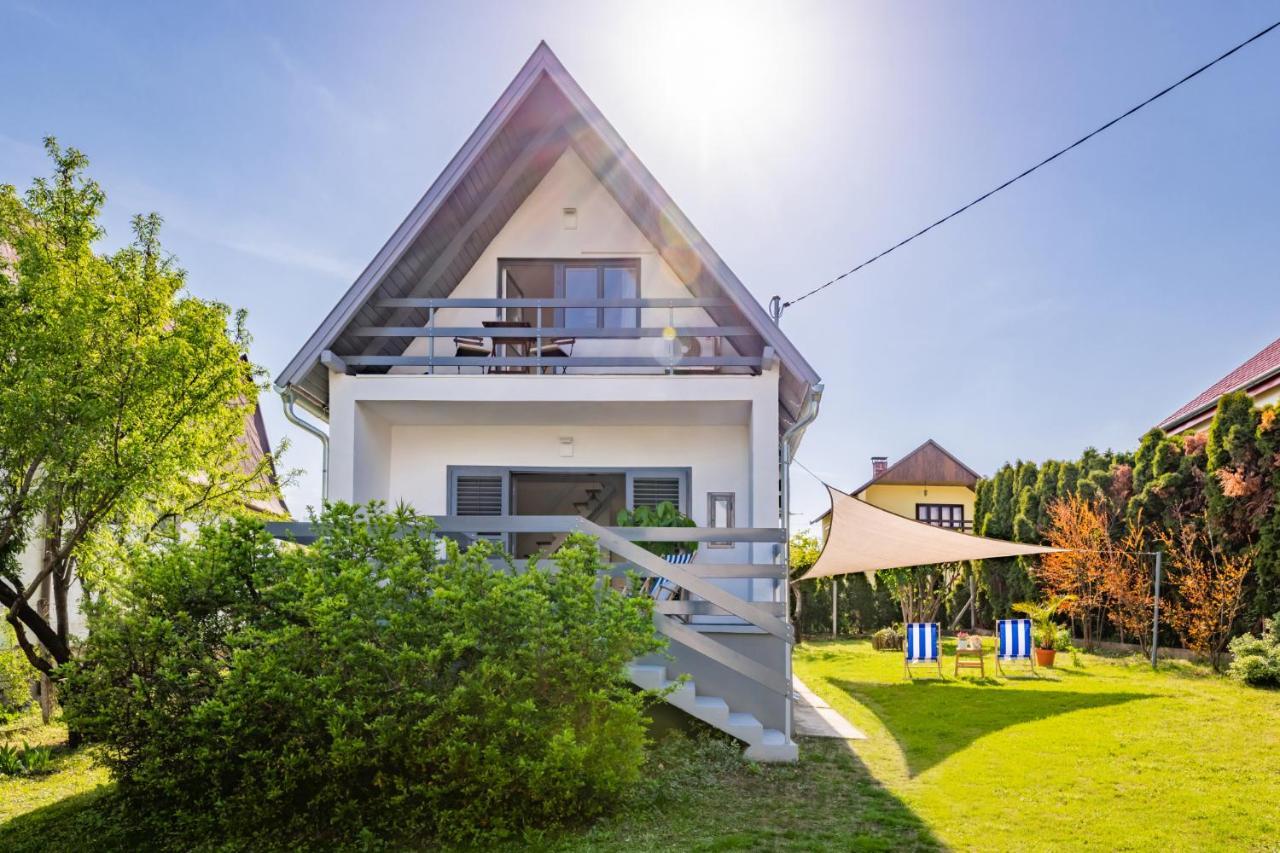 Madarasz 5 Deluxe Vendeghaz Villa บาลาโตนัลมาดี ภายนอก รูปภาพ